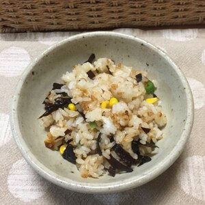 万願寺唐辛子とコーン塩昆布のチャーハン